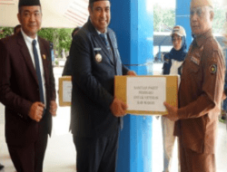 Upacara Peringatan Hari Pahlawan 2023, Bupati Maros Serahkan Bantuan Sembako ke Para Veteran Pejuang