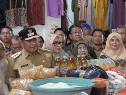 Mengendalikan Laju Inflasi Daerah, Wabup Hj Suhartina Bohari Dampingi Pj Gubernur Sulsel Meninjau Pasar