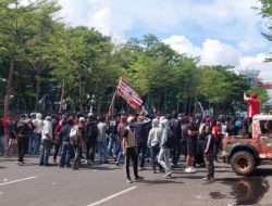 Gaji Pemain PSM Molor, Pendemo Desak Sadikin Aksa Mundur