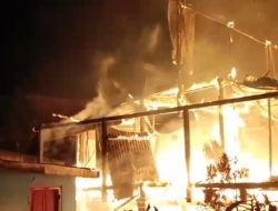 Diduga Arus Pendek, 2 Rumah Panggung di Jeneponto Ludes Terbakar