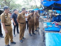 Pastikan Stabilitas Harga Sembako, Pj Bupati Pantau Pasar Karisa