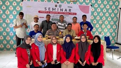 Mahasiswa FKM Unhas Edukasi Warga Bonto-bonto Pangkep Daur Ulang Sampah Plastik