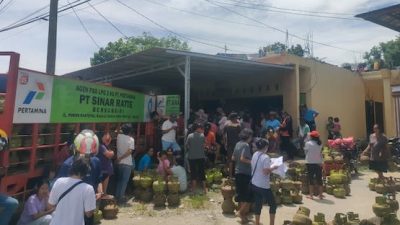 Pemda Torut-PT Sinar Ratte Salurkan 500 Tabung Gas Melon