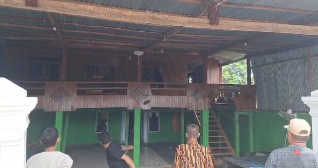 Breaking News! 1 Rumah di Mannuruki Jeneponto Dirusak Massa, Begini Kronologinya