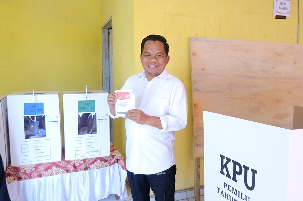 Gunakan Hak Pilih, Pj Bupati Jeneponto Nyoblos di TPS 01 Binamu