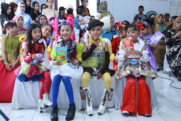 Buka Lomba Fashion Show, Wabup Edy Manaf Puji Peran IWAPI