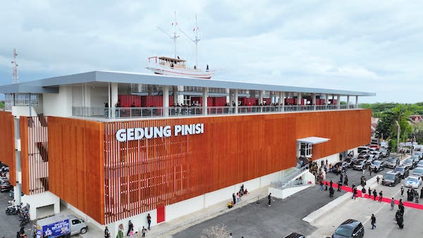 Pj Gubernur Sulsel Resmikan Gedung pinisi