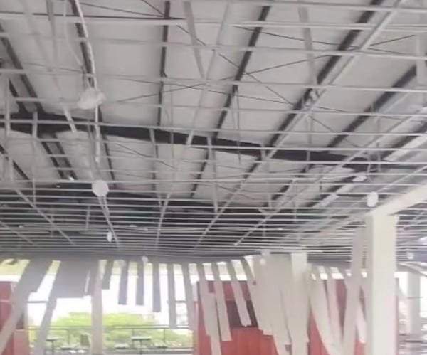 Baru Diresmikan Plafon Gedung Phinisi Bulukumba Porak-poranda