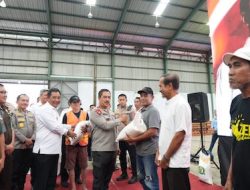 Wakapolri Lepas Penyaluran Bantuan Pangan Serentak di Sulsel