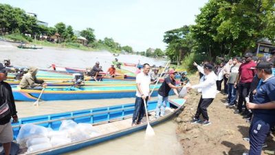 1 Juta 10 Ribu Benih Ikan Ditebar di Danau Tempe
