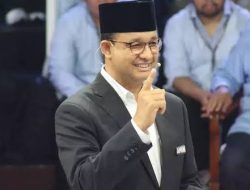 Anies Baswedan Nyoblos di TPS 60 Cilandak