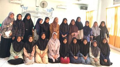 Puluhan Santri Nahdlatul 'Ulum Maros Ikuti Pelatihan Public Speaking