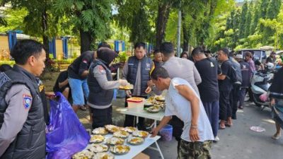Polda Sulsel Bersama Komunitas Belajar Gelar Makan Gratis