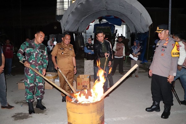 Cegah Kecurangan, KPU Jeneponto Musnahkan Ribuan Kertas Suara Rusak