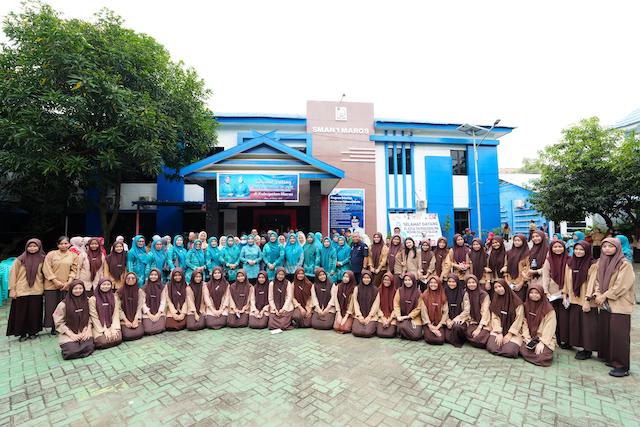Ketua PKK Sulsel Bagikan Bantuan untuk Siswa di Maros dan Pangkep