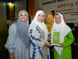 Sofha Marwah Beri Bantuan 100 Al-Qur’an Untuk Pesantren Putri Ummul Mukminin
