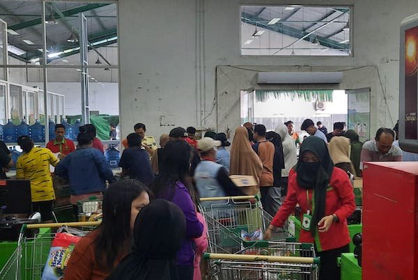 Jelang Ramadan Benteng Mart Makassar, Ramai Pengunjung