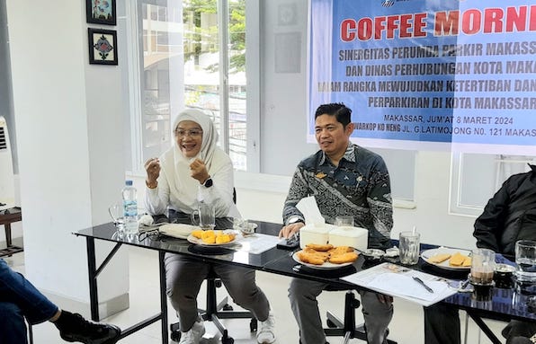 Danny Pomanto-PD Parkir Makassar Raih Penghargaan Pembina BUMD dan TOP BUMD Awards