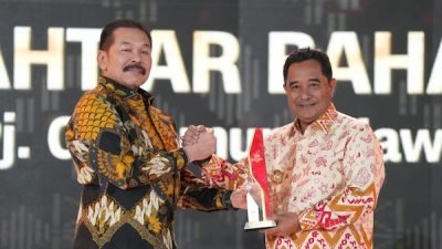 Pj Gubernur Sulsel Bahtiar Baharuddin Memenangkan Penghargaan Excellence Govarnance Leadership