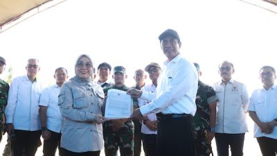 Mentan Serahkan Bantuan Pupuk Seharga Rp 54 Triliun di Mamuju