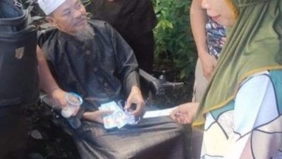 Pengusaha Kaya H. Ambo Rukka Bagikan Zakat kepada Ribuan Warga Bulukumba