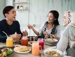 Introvert Juga Bisa Menikmati Momen Buka Bersama, Cek Tipsnya Disini