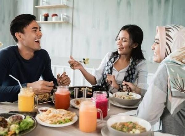 Introvert Juga Bisa Menikmati Momen Buka Bersama, Cek Tipsnya Disini