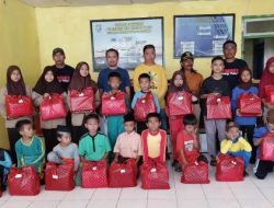 Peduli Pendidikan, Pemdes Desa Palioi bagikan Seragam Sekolah Gratis