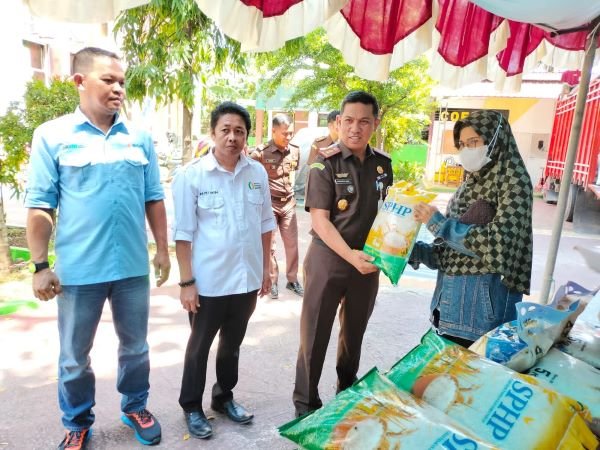 Tekan Inflasi di Bulan Ramadan, Kejari Jeneponto Gelar Pasar Murah