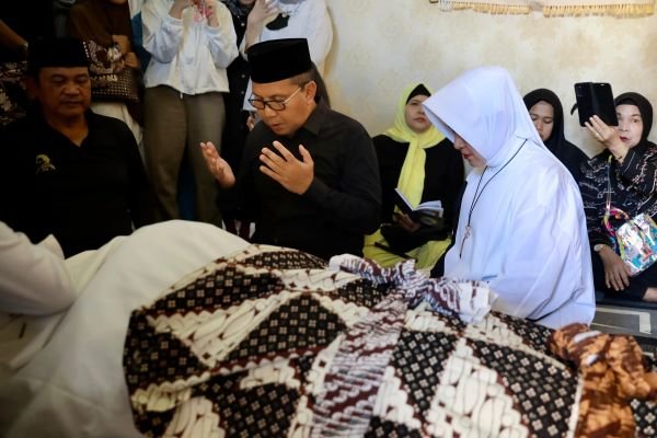 Bersahabat Sejak Usia 16 Tahun, Danny Pomanto Lepas Kepergian Donny Kesuma