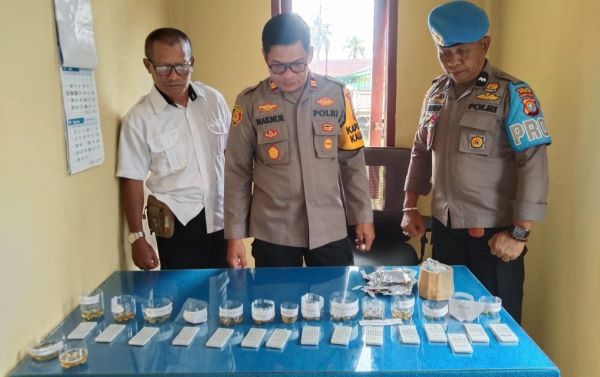Usai Apel Pagi, Mendadak Kapolsek Kalukku Gelar Tes Urine Kepada Personilnya