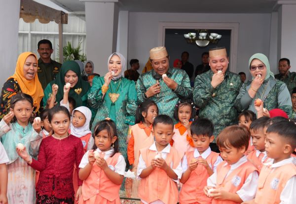 Turunkan Stunting, Pj Gubernur Kampanyekan Makan Telur untuk Anak dan Ibu Hamil