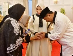 Pj Gubernur Sambut Ribuan Warga di Open House Lebaran
