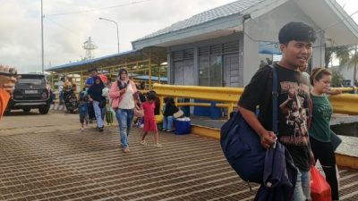 Arus Balik Mudik, Penumpang di Pelabuhan Feri Simboro Mamuju Melonjak