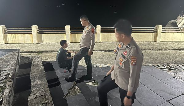 Polisi Temukan Sekelompok Remaja Sedang Konsumsi Obat Komix