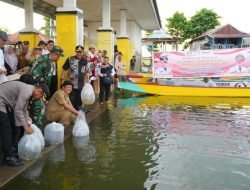 Pj Gubernur Sulsel Tebar 160 Ribu Benih Ikan di Salomate