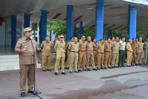 Pemkab Maros Laksanakan Apel Penghormatan Bendera dan Sertijab Pensiun PNS