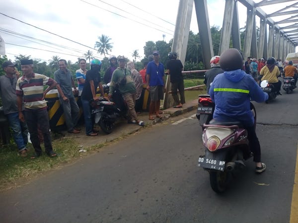 Diduga Seorang Perempuan Melompat Dari Jembatan Pappa, Proses Pencarian Masih Dilakukan