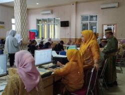 Sambut Hari Jadi, Pegawai Dukcapil Jeneponto Kompak Gunakan Baju Bodo