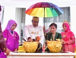 Pj Gubernur Ikuti Ritual Mappacekke Wanua Sebelum Perayaan HUT Palopo ke-22