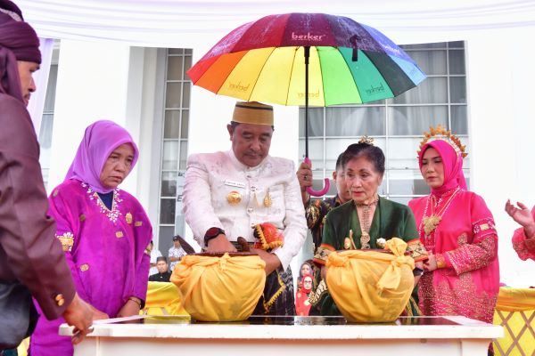Pj Gubernur Ikuti Ritual Mappacekke Wanua Sebelum Perayaan HUT Palopo Ke-22