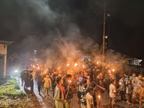 Semangat Menyambut Idulfitri 1445 H, Higmis Lutim Gelar Pawai Obor