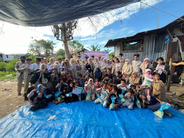 Global Youth Service Day, SMA Bosowa School Makassar Adakan Bakti Sosial