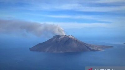 Helikopter Mulai Diterbangkan Angkut Korban Gunung Ruang yang Sakit
