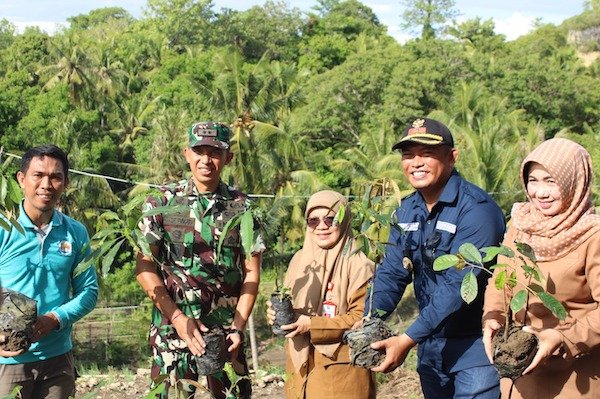 Kodim 1401 Majene dan Dinas Terkait Tanam Pohon