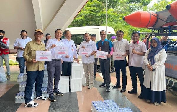 Fakultas Peternakan Unhas Kirim 100 Bungkus Bakso untuk Korban Bencana Luwu