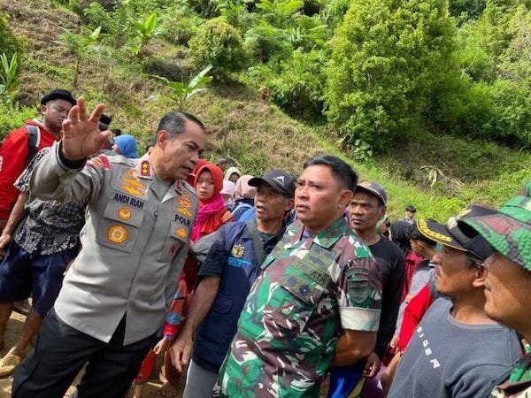 Kapolda Sulsel-Pangdam Dirikan Posko Bantuan Korban Tanah Longsor di Latimojong