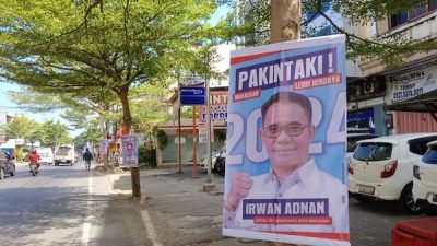 Besok, DLH Makassar Turunkan 30 Personel Bersihkan APK di Pohon