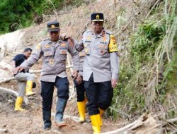 Bersama Pj Gubernur, Kapolda Sulbar Kunjungi Lokasi Longsor di Mamasa
