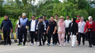 Kapolda Sulbar Dampingi Wapres Olahraga dan Tanam Pohon di Lanal Mamuju